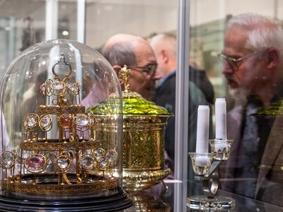 Programme for seniors accompanying the exhibition Engraved in Metal – Museum of Glass and Jewellery in Jablonec n. Nisou