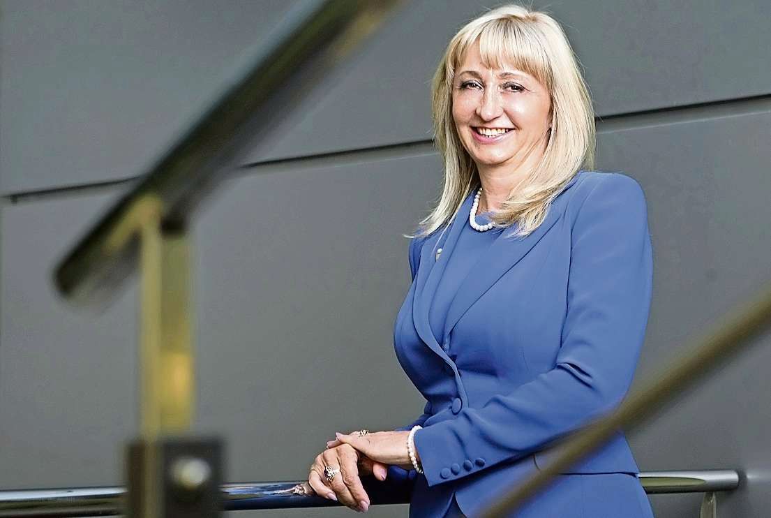 EMOTIONAL BONDING IN CHILDHOOD: THE FOUNDATION OF RELATIONSHIPS AND SELF-CONFIDENCE