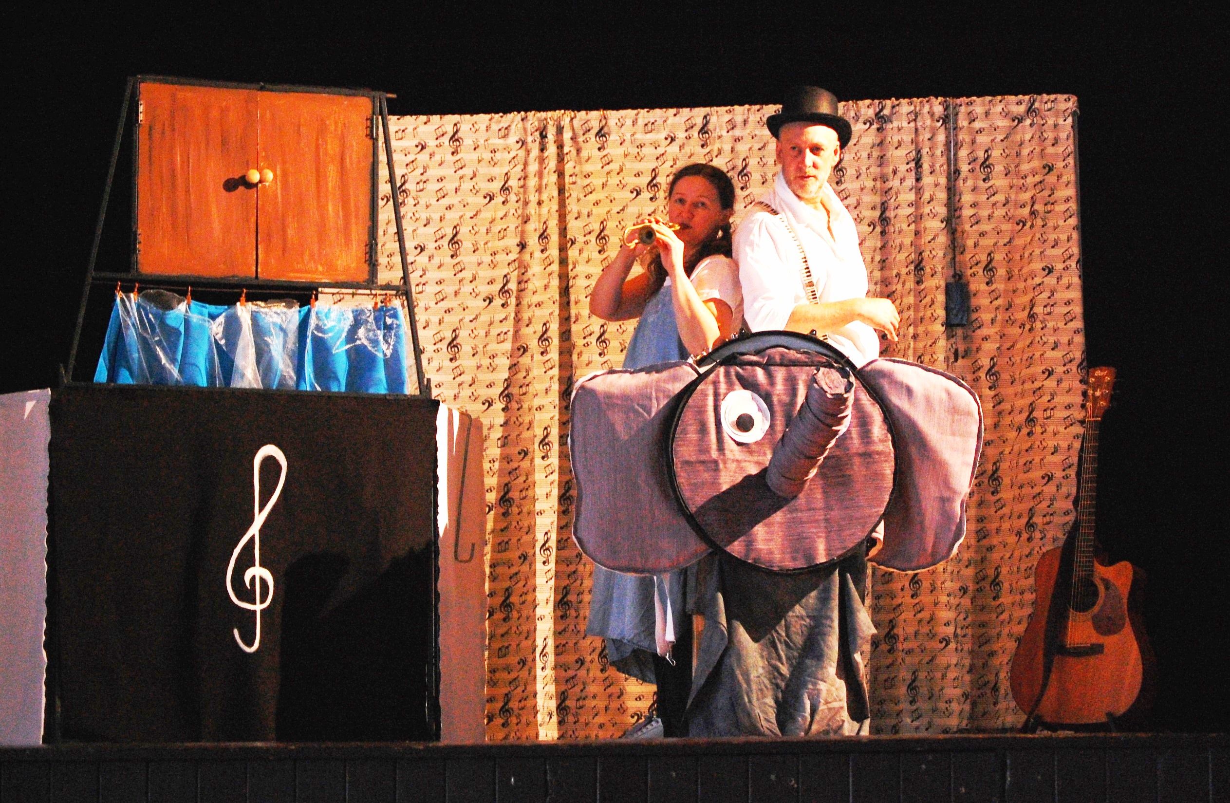 CHRISTMAS FAIRY TALE: HOW BUBI THE ELEPHANT LOOKED FOR A FRIEND