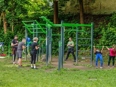 Group calisthenics class – Novoveská – Workout playground – Jablonec nad Nisou, Novoveská