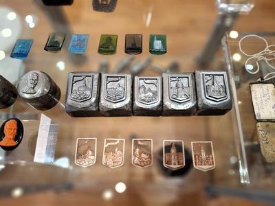 Programme for seniors accompanying the exhibition Engraved in Metal – Museum of Glass and Jewellery in Jablonec n. Nisou