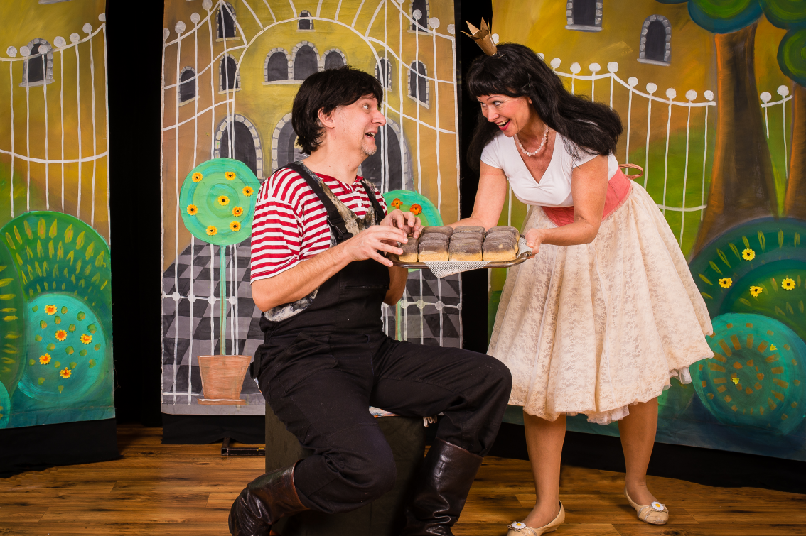 O PRINCEZNĚ, LUCIÁŠOVI A MAKOVÝCH BUCHTÁCH