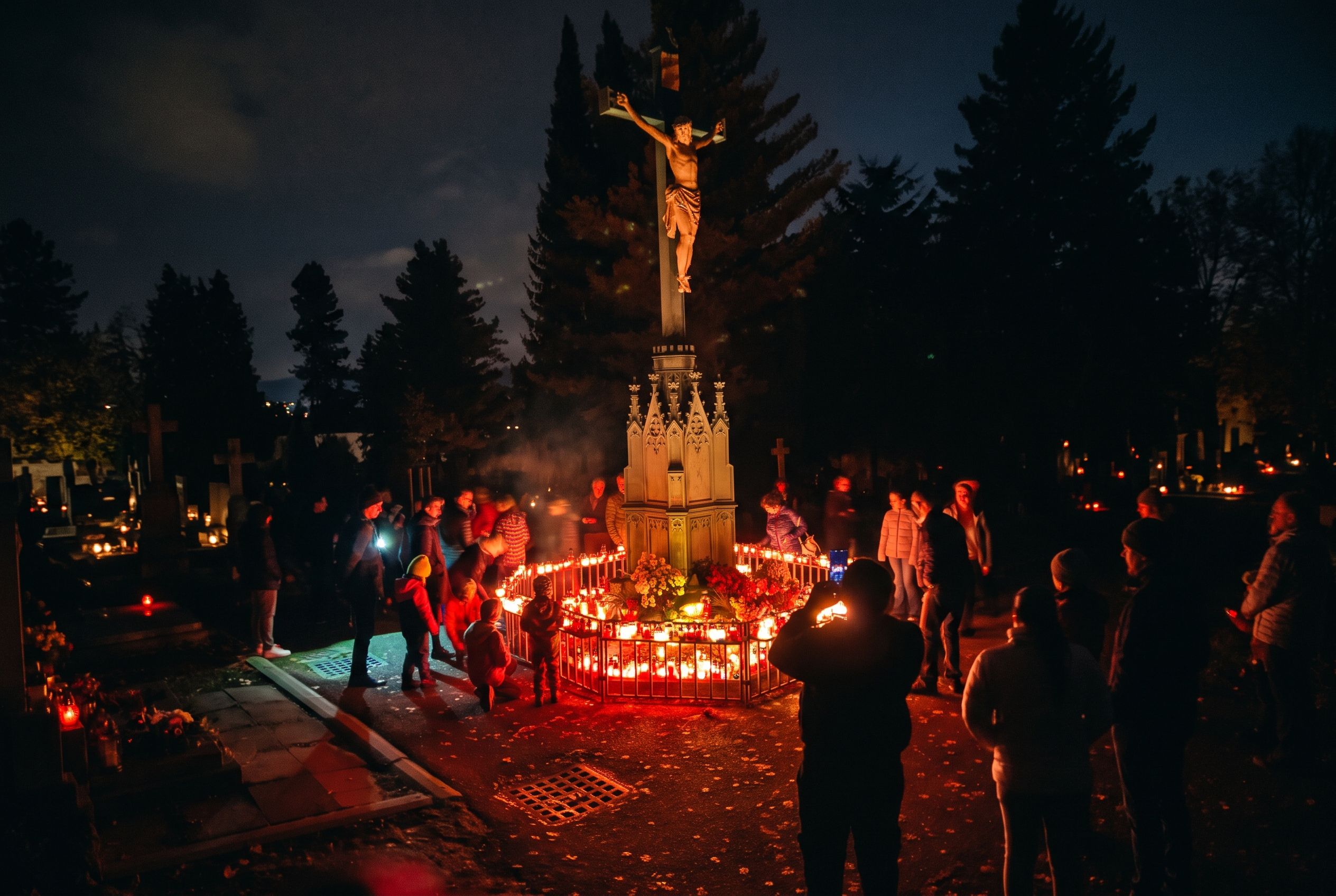 IUVENTUS, GAUDE! K PAMÁTCE ZESNULÝCH