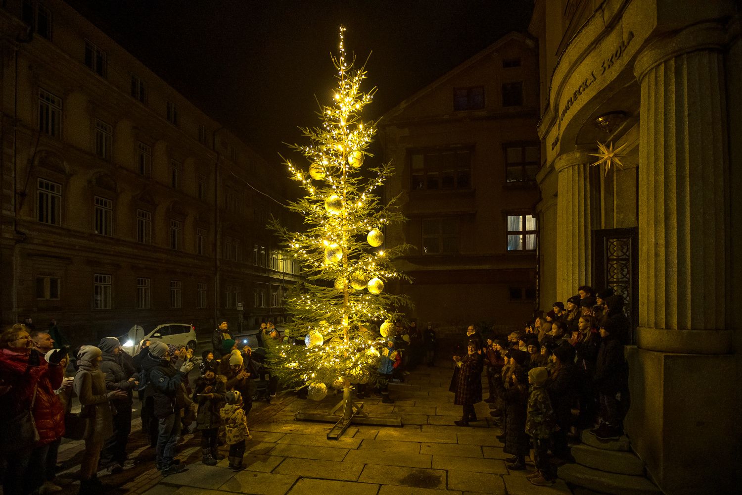 ČESKO ZPÍVÁ KOLEDY