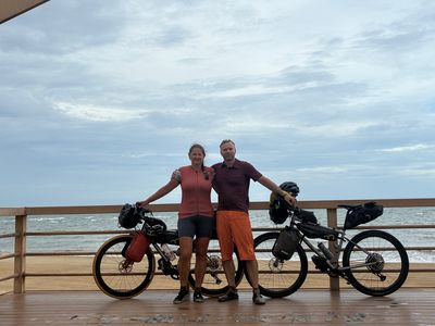 NA KOLE KOLEM ČÍNSKÉHO OSTROVA HAINAN V JIŽNÍ ČÍNĚ – Městská knihovna