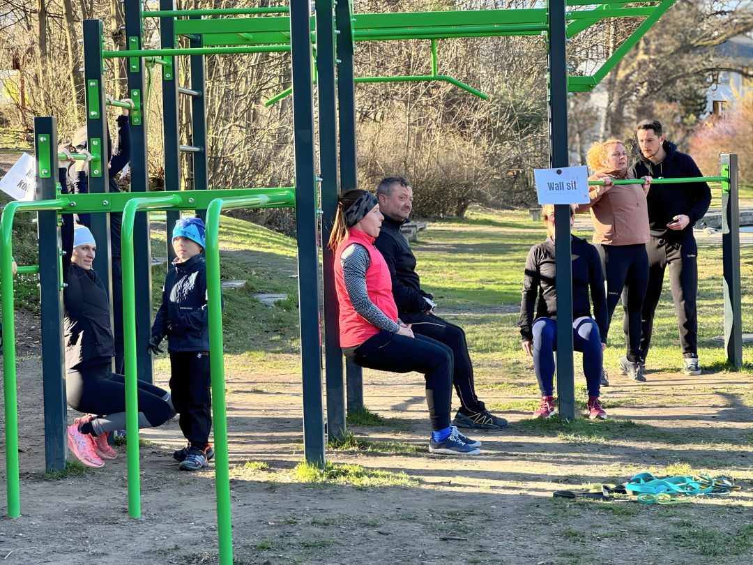 Skupinová lekce kalisteniky - Novoveská