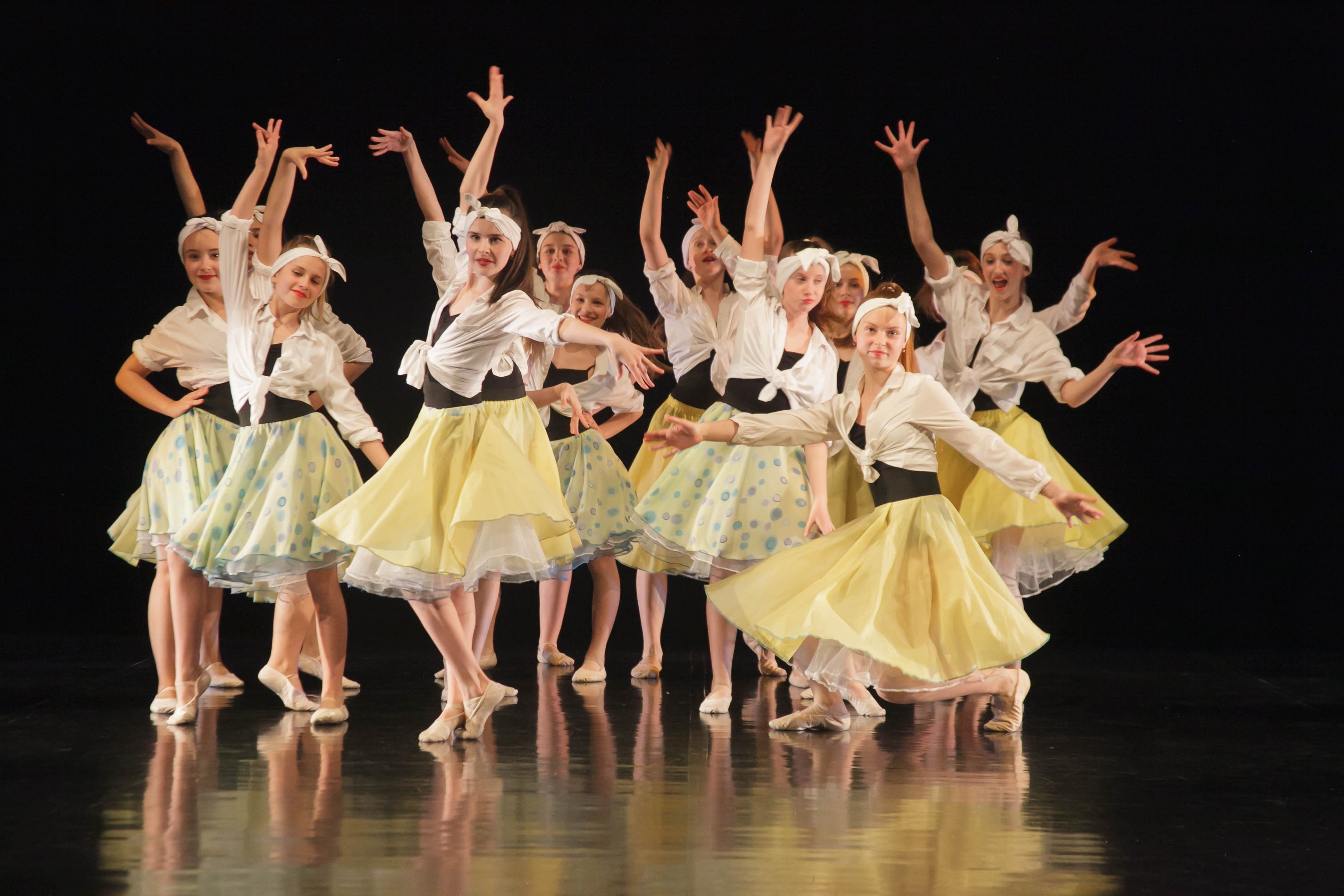 FRÜHLINGSCOCKTAIL DER KUNSTSCHULE – TANZTEIL