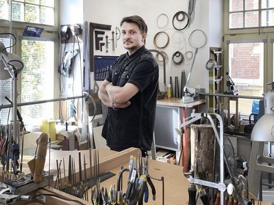 PRZEJŚCIA - Martin J. Pouzar i Josef Straka – Vitríny Gumák - Galerie Ahoj Nazdar Čau