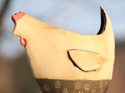 Warsztat ceramiczny – Kurka – dekoracja wielkanocna – Ateliér Hrnečky