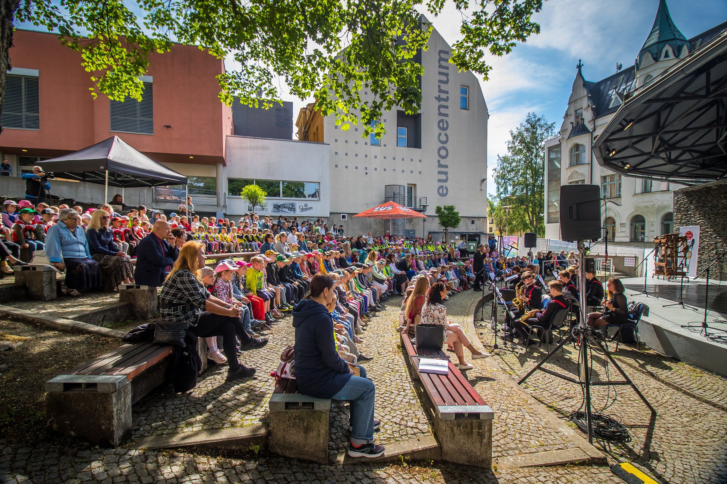 ZVÍŘÁTKA A PETROVŠTÍ – ODPOLEDNE S MINIOPEROU