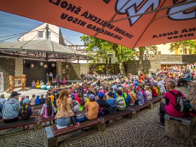 ZVÍŘÁTKA A PETROVŠTÍ – ODPOLEDNE S MINIOPEROU – Letní scéna Eurocentra