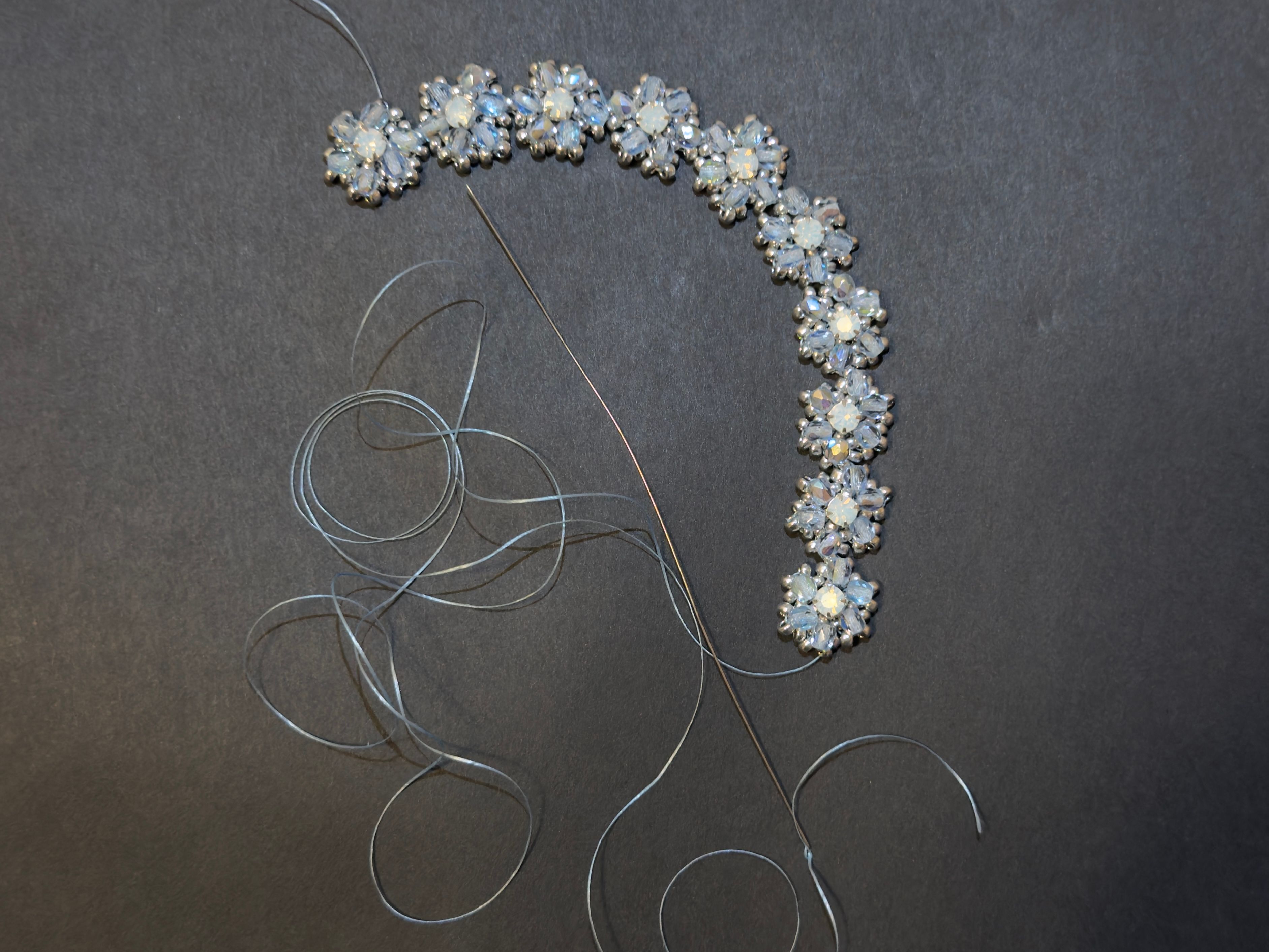 A jewellery-making course with instructor Věra Černá