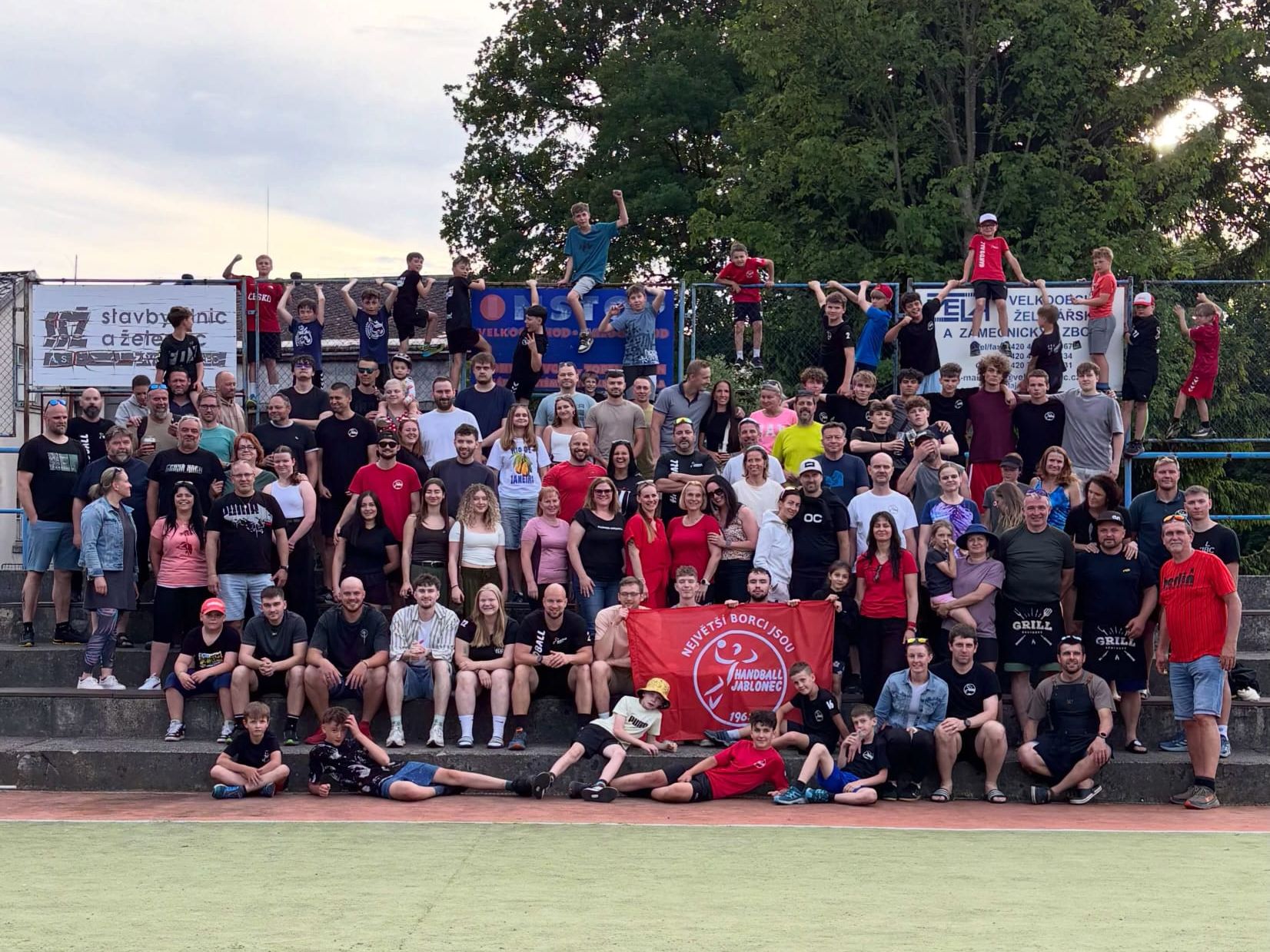 Familiensportnachmittag – Handball und die Feuerwehr in Aktion