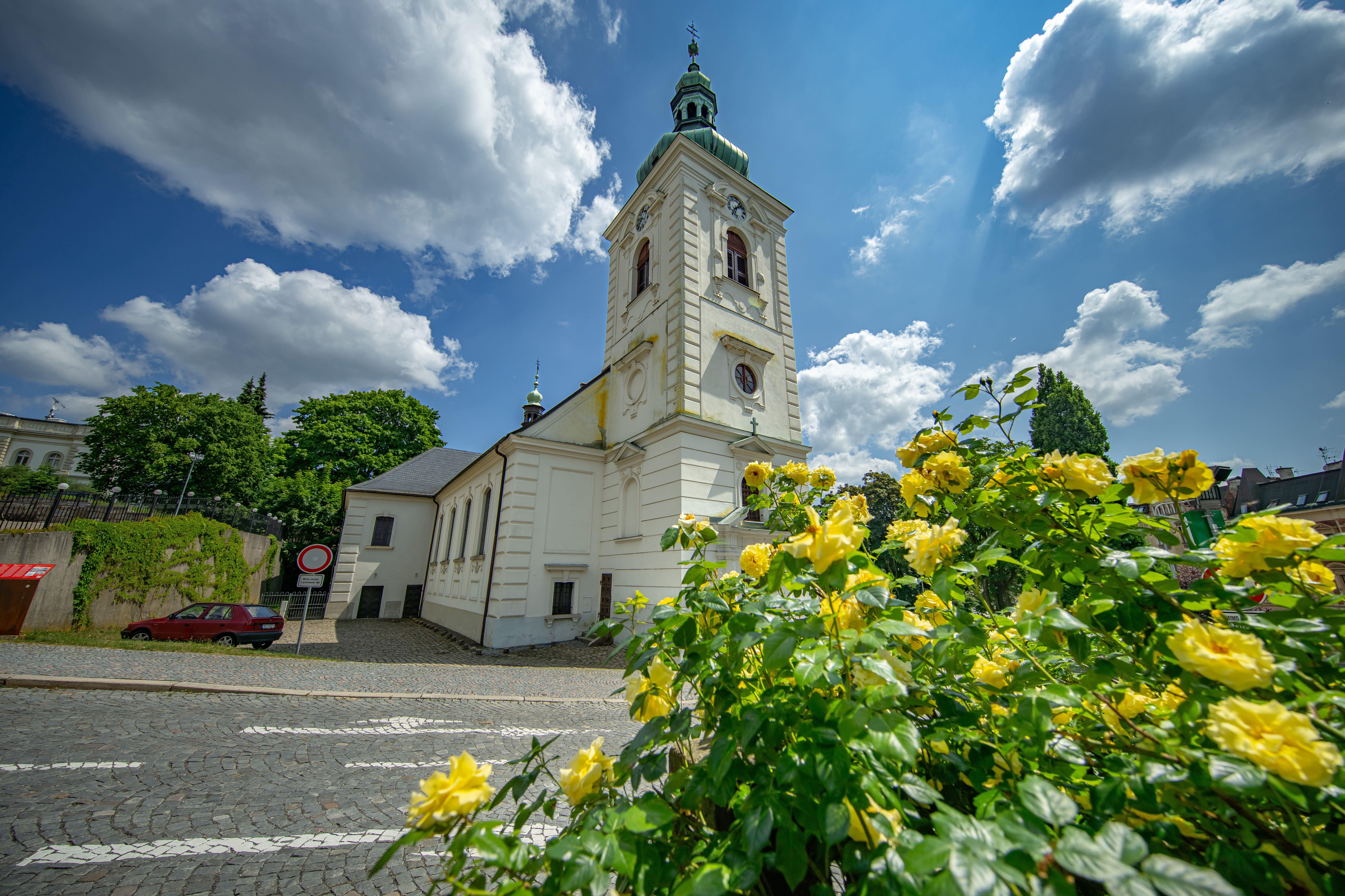 Cum decore: Gracious summer