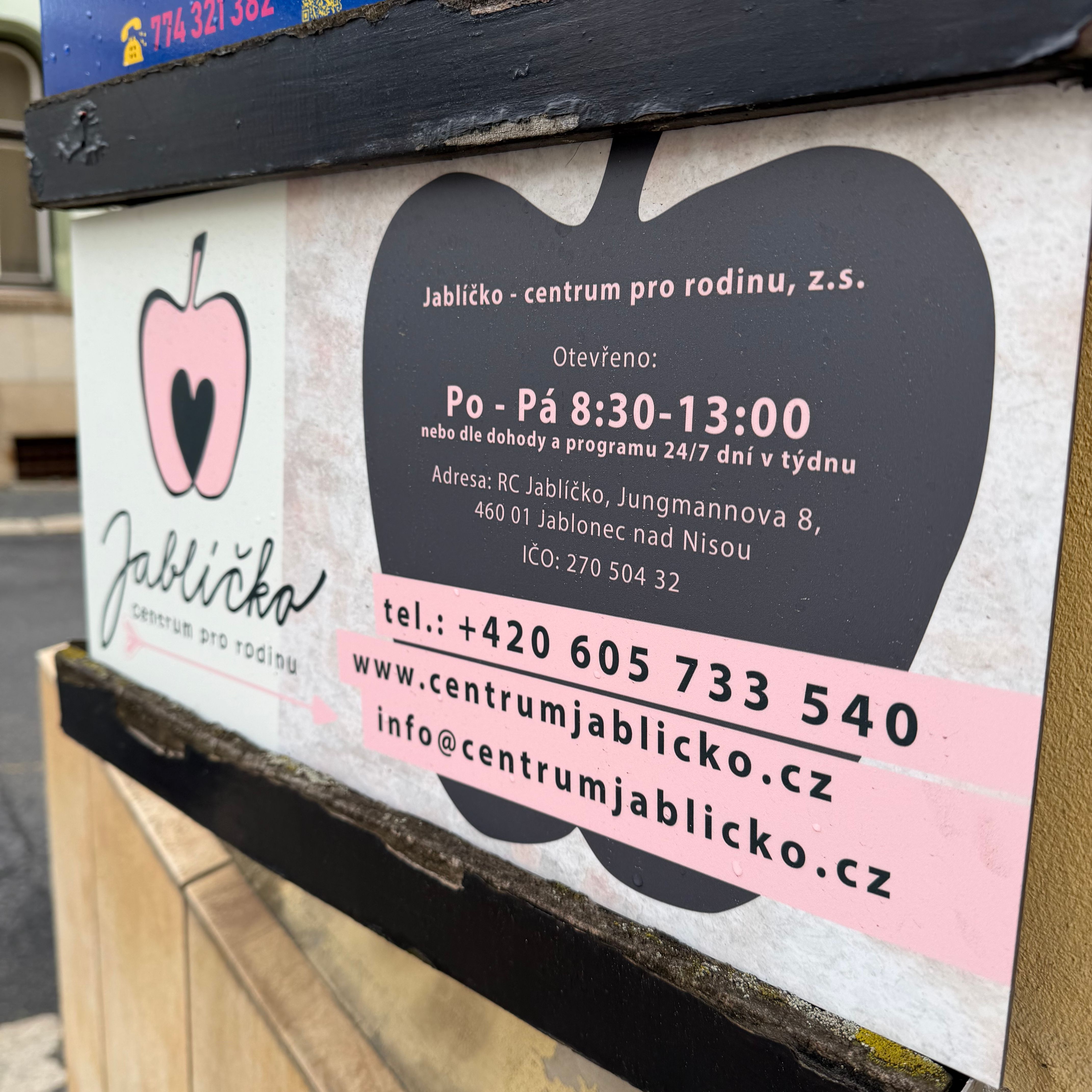 Jablíčko - centrum pro rodinu z.s