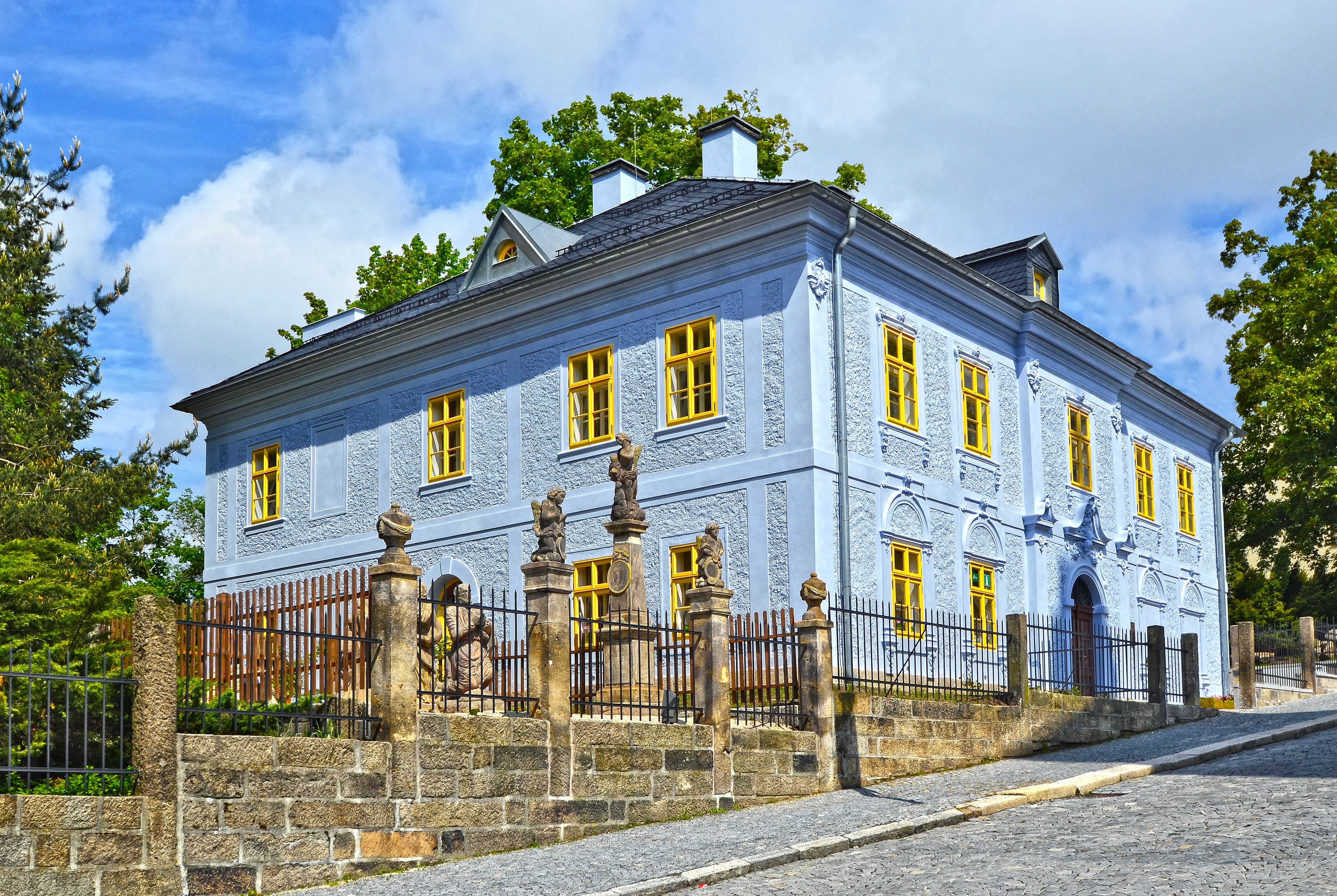 Open gallery