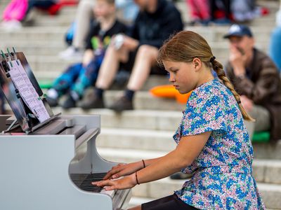 KLAVÍR POD ŠIRÝM NEBEM – Mírové náměstí