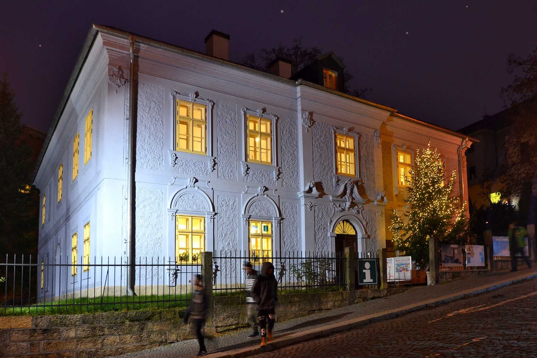 Open gallery