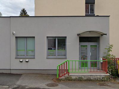 Červený trpaslík, zapsaný ústav