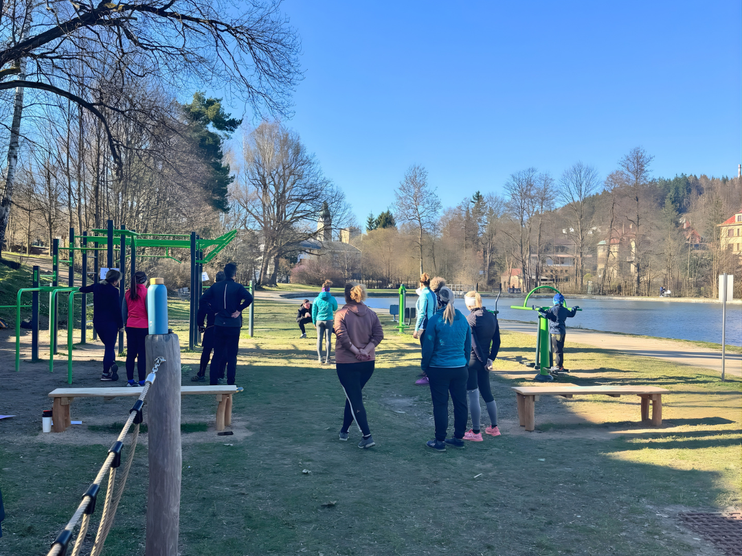 Skupinová lekce kalisteniky - Novoveská