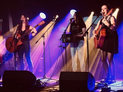 LADYBIRDS – STAGE klub