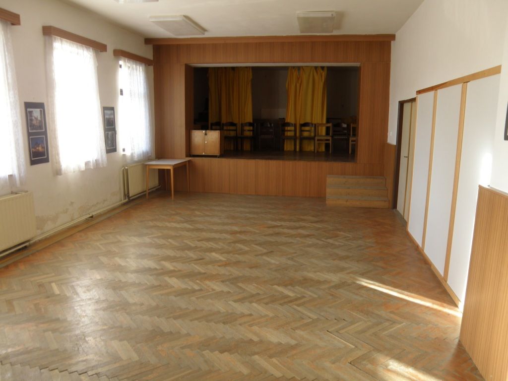 Open gallery