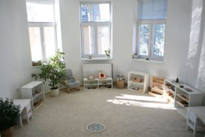 Vývojové fáze dětí od narození do tří let – Montessori na dlani