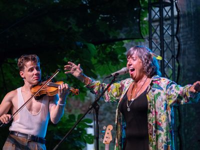 Bára Hrzánová & Condurango – Mírové náměstí