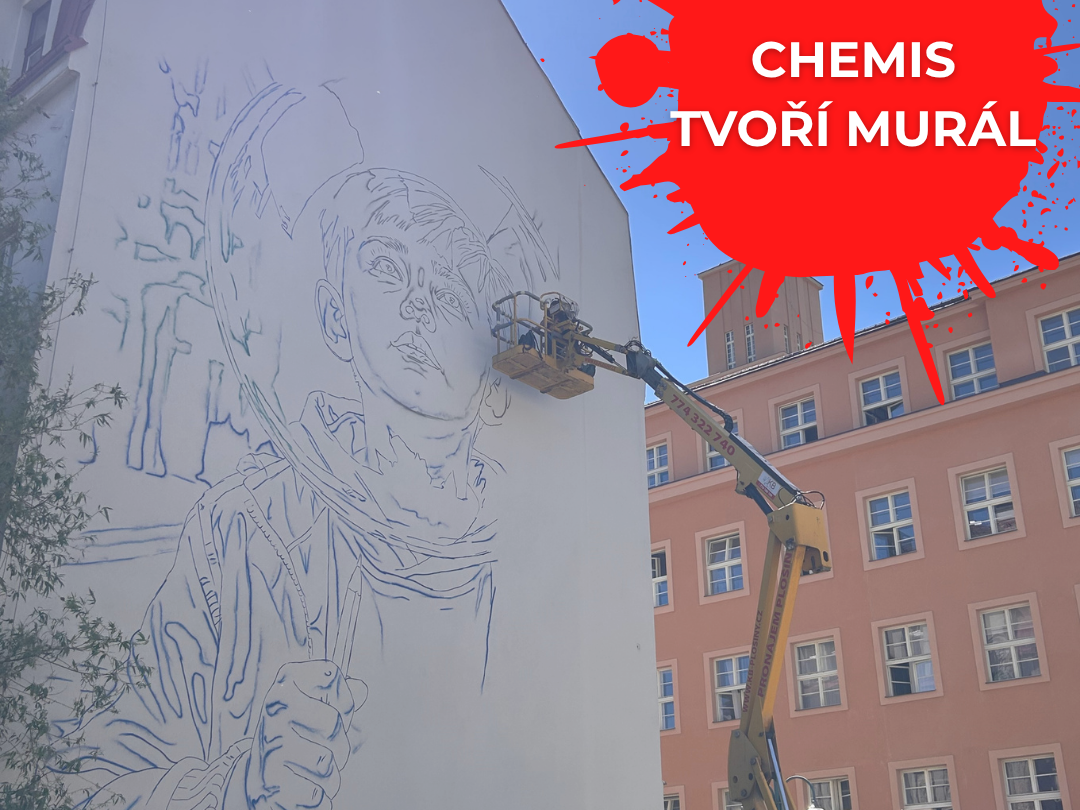 Chemis gestalten ein Wandbild auf dem Mírové-Platz
