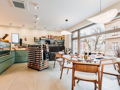 VÍNO HRUŠKA - WINE SHOP - WINE BAR